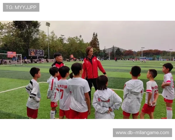 “青训明星教练走进校园，激励青少年追梦足球”，著名足球青训教练