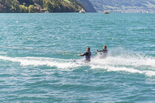 米兰体育-“快艇冲浪：东三叉湖赛场极速角逐，掀起水上运动的新浪潮”